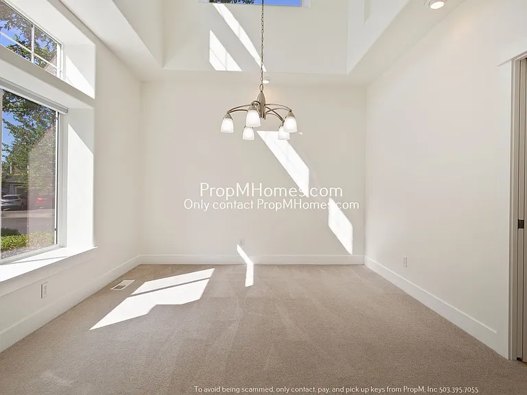 340 SW Delta Dr — Photo 9