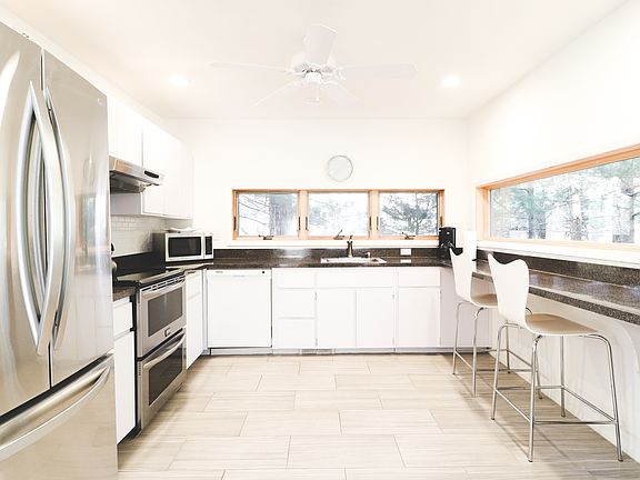 4th image of 53 Settlers Landing Ln
