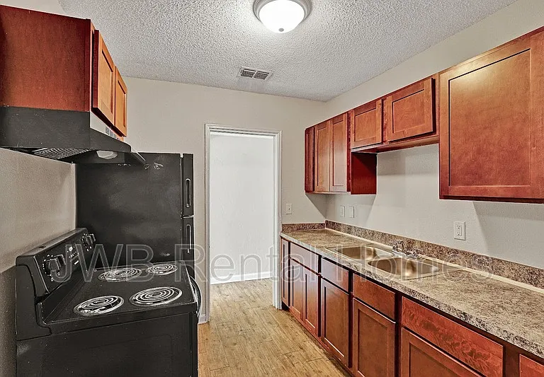 7823 Paul Jones Dr — Photo 2