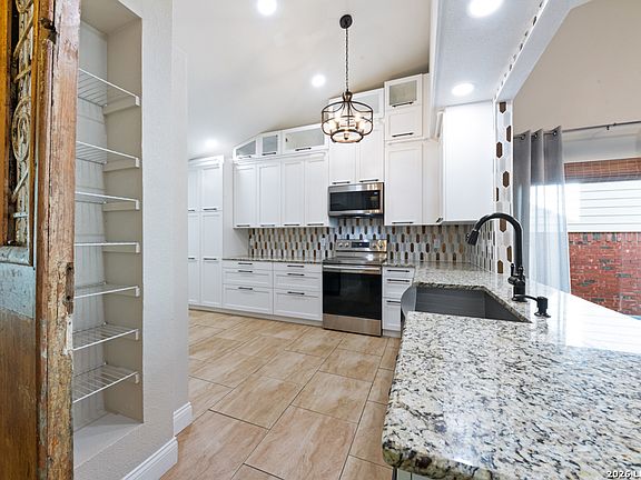5th image of 930 Amberstone