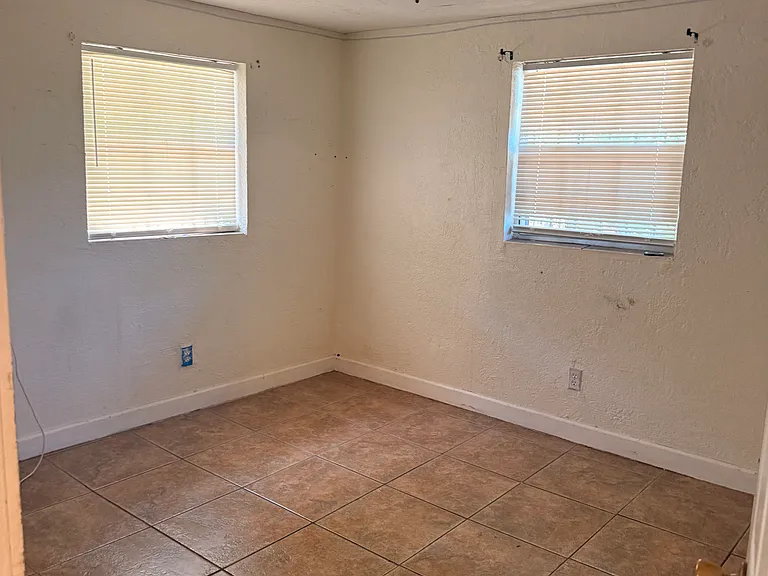 5019 NW 5th Ave — Photo 9