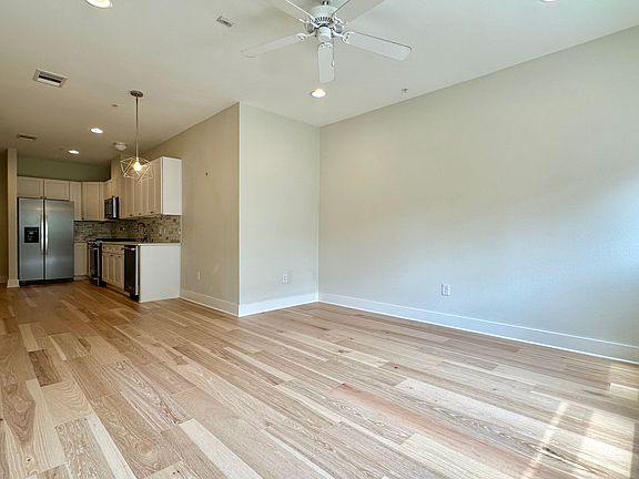 4th image of 908 Nueces St Unit 11