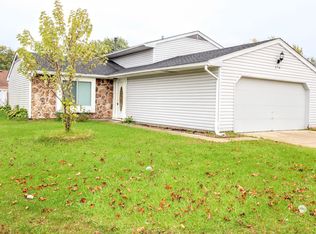 174 Highbury Dr, Elgin, IL 60120