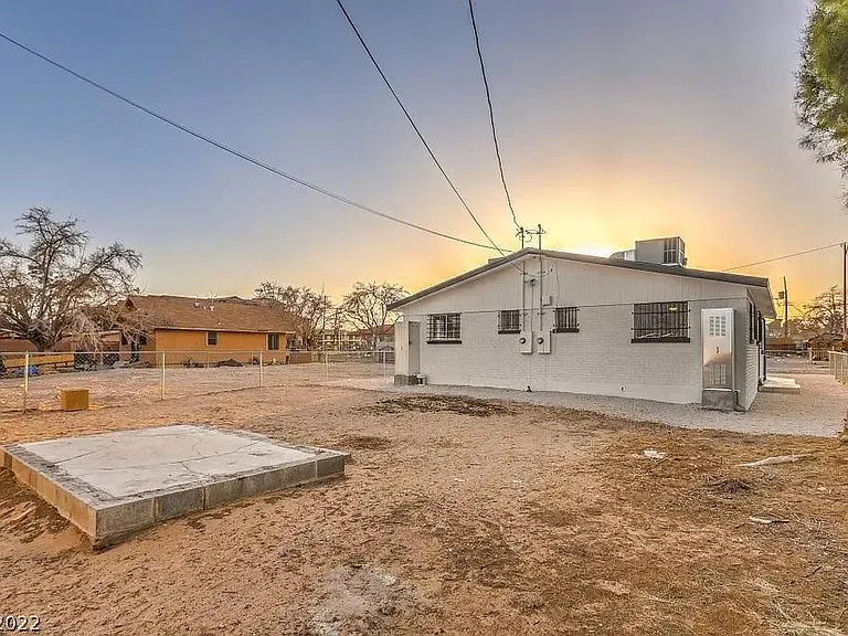 1822 Yale St — Photo 10