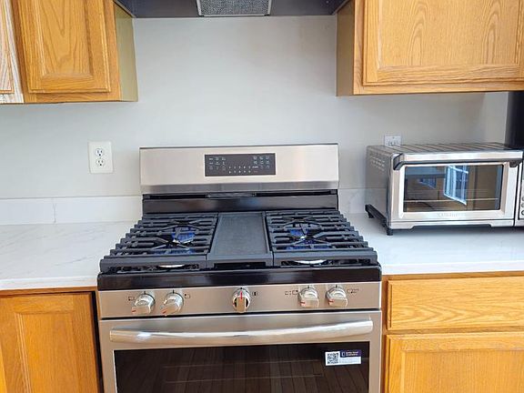 5th image of 952 Harrison Cir