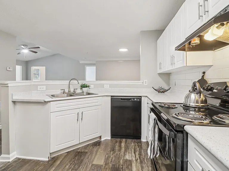 Walden Brook Apartments — Photo 31