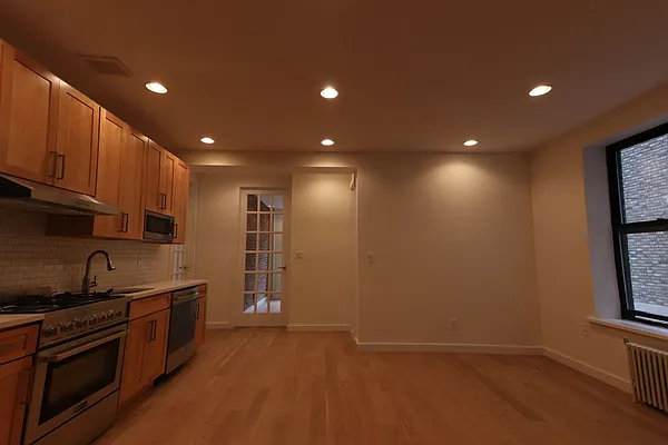 Rented by PMG Real Estate  | media 30