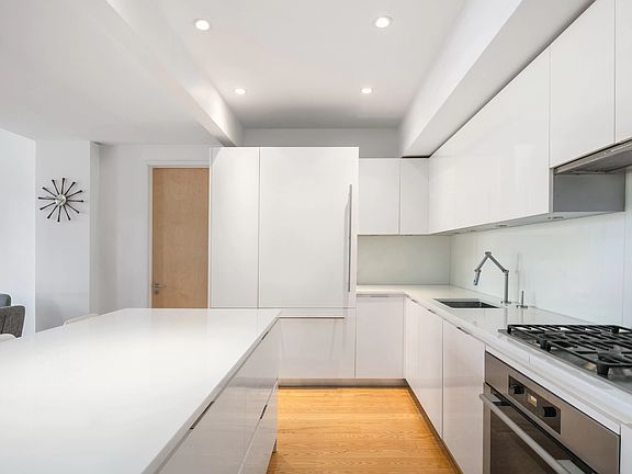 4th image of 77 Reade St APT 6A
