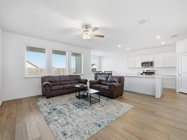 216 Post Oak St, Azle, TX 76020