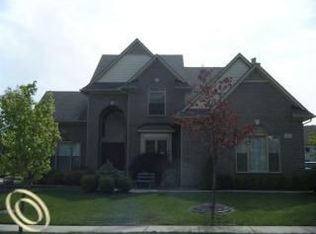 45673 S Lake Dr, Novi, MI 48377