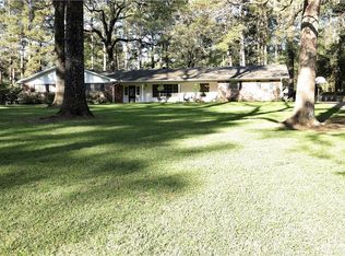 220 Iris Ln, Pineville, LA 71360