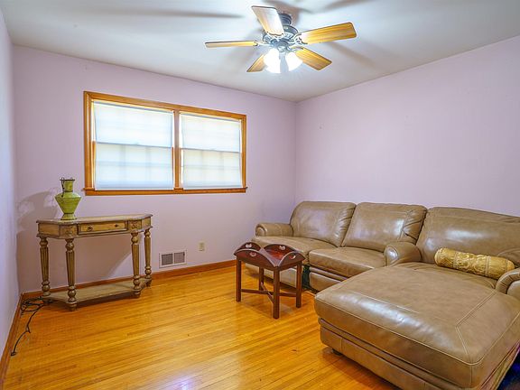 5th image of 825 Northcrest Dr