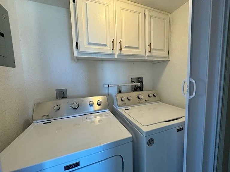2022 Merrill Ln #10G — Photo 27