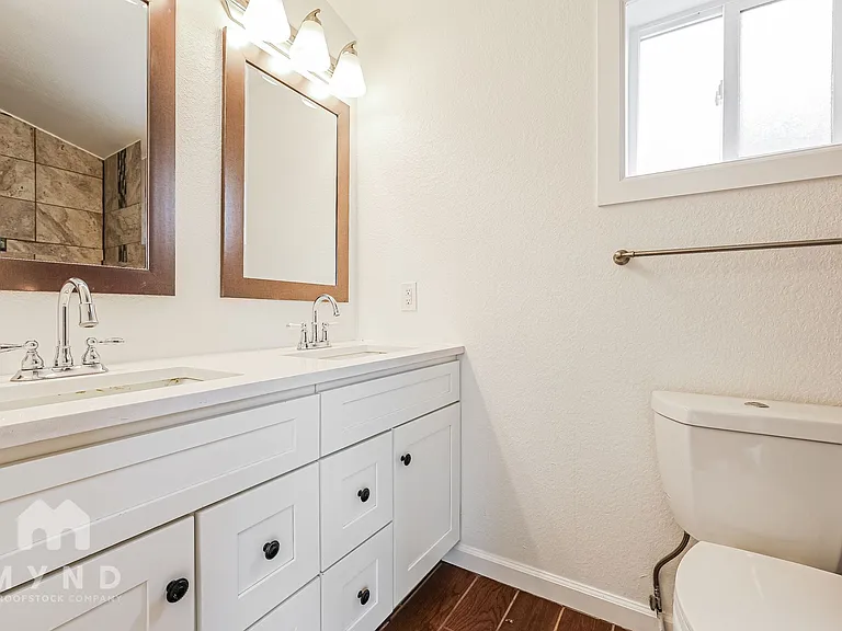 2426 S Acoma St — Photo 12