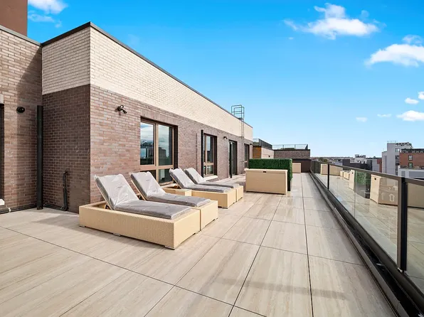 1 Putnam Avenue image 12 of 15