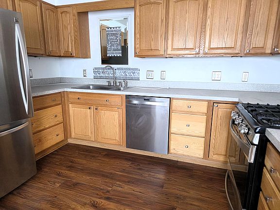 5th image of 216 Riverside Dr