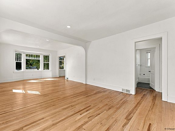 4th image of 3011 Pioneer Ave