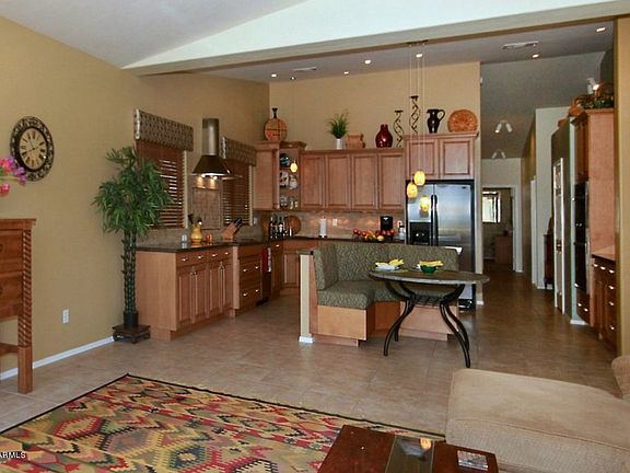 5th image of 826 E Edgeworth Dr