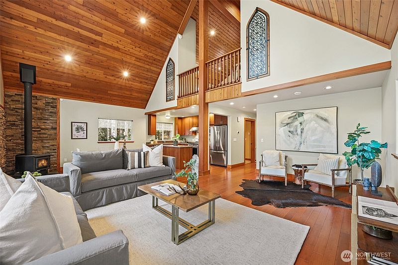 3rd image of 91 Mountain Home Rd