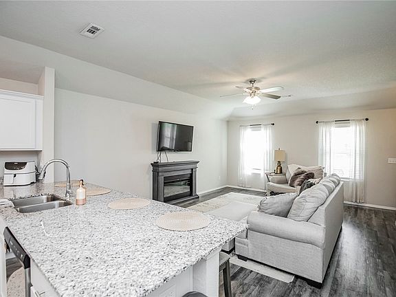 4th image of 861 S Kingfisher Ln