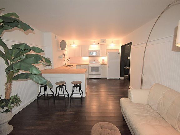 5th image of 224 E Garden St APT 149