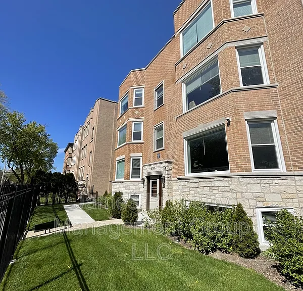 6325 N Richmond St — Photo 1