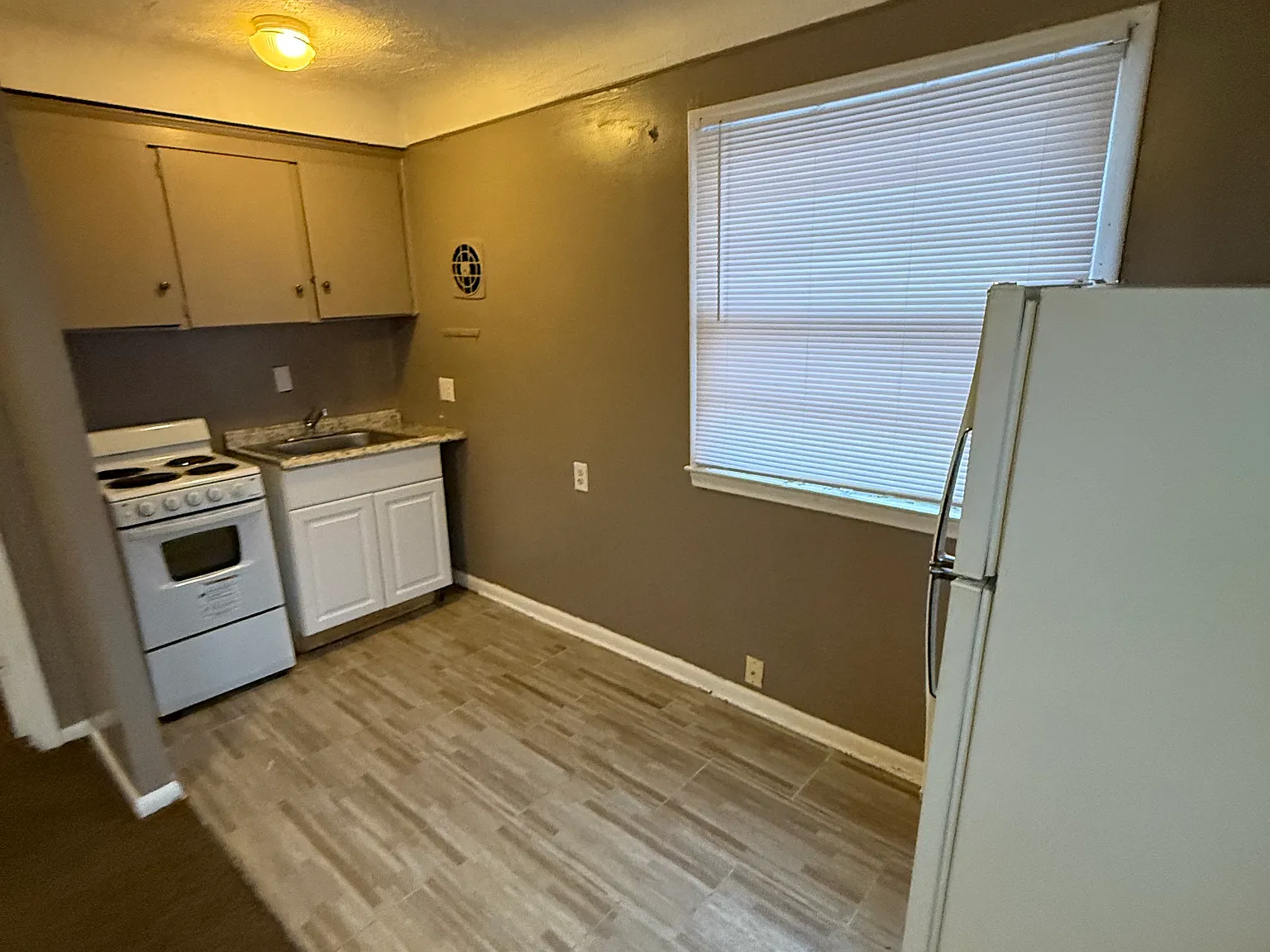 1 bed, 420 sqft, $875 — Photo 3