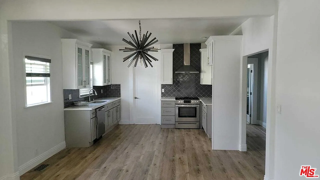 3 bed, 3.0 bath, 2441 sqft, $4,250 — Photo 3