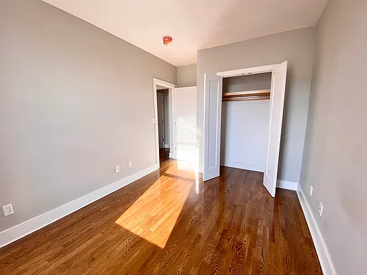 Rented by Amorelli Realty | media 18