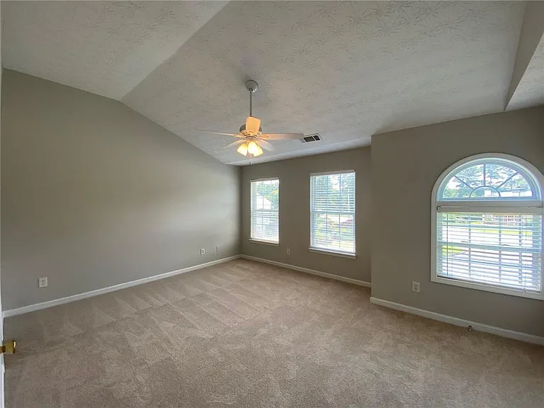 677 Kenridge Dr — Photo 27