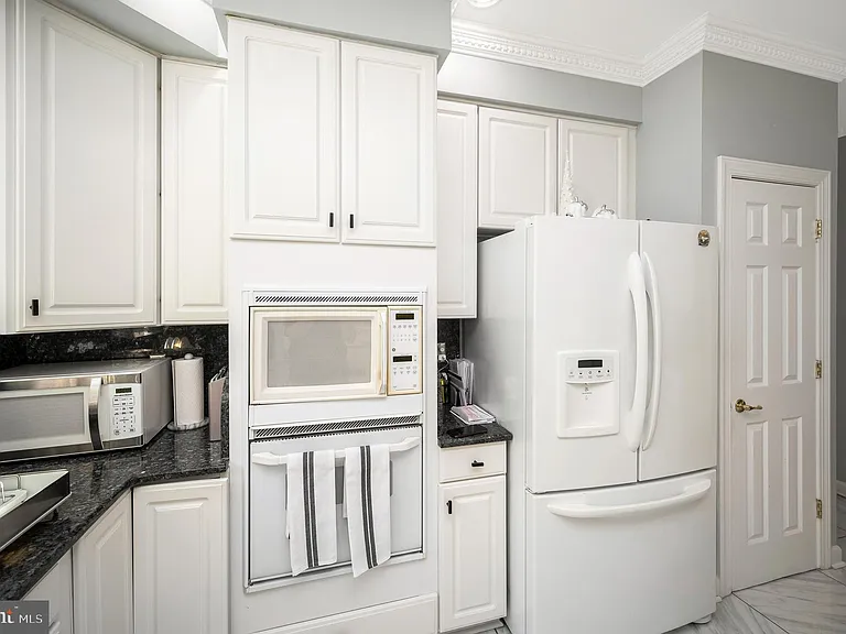16005 Kings Mountain Rd — Photo 14