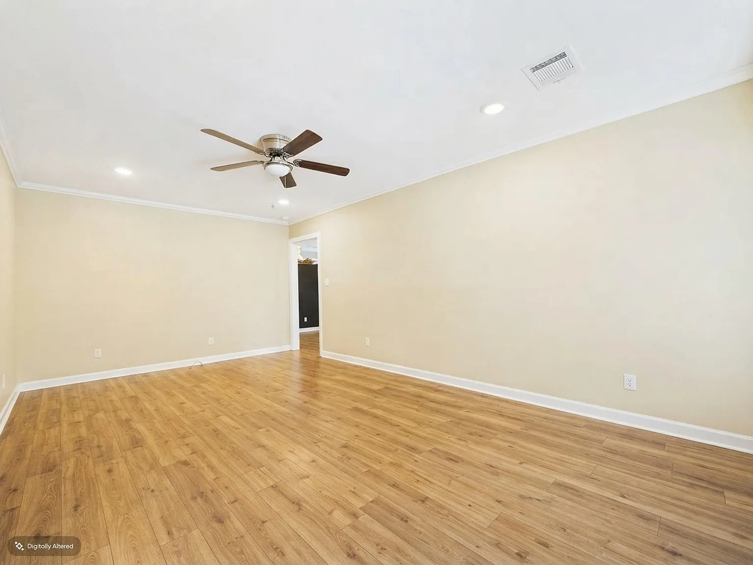 3 bed, 1.0 bath, 1055 sqft, $4,200 — Photo 3