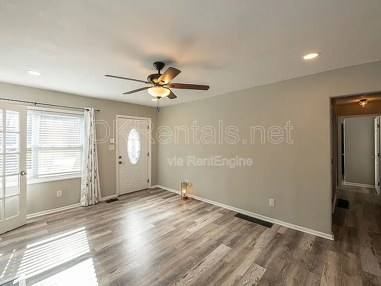 2874 Blount St — Photo 12