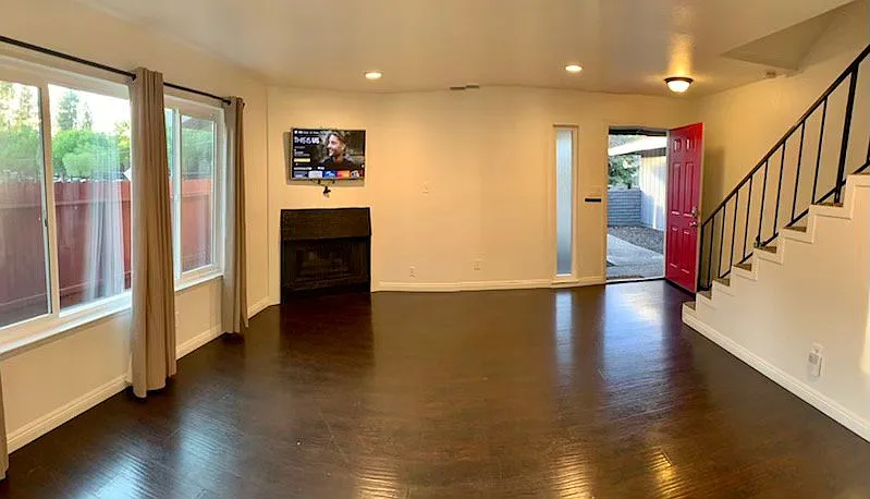 For rent next to Swanston Park with garage, fireplace, laundry hook-ups, dishwasher & a fenced yard! — Photo 4