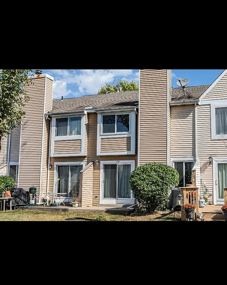2 bed, 1.5 bath, 1200 sqft, $2,600 — Photo 2
