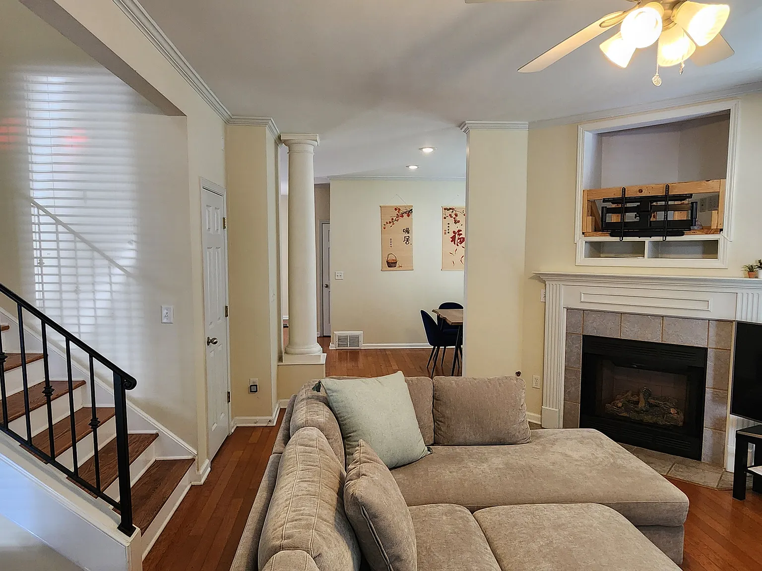 3 bed, 2.5 bath, 1655 sqft, $2,200 — Photo 3