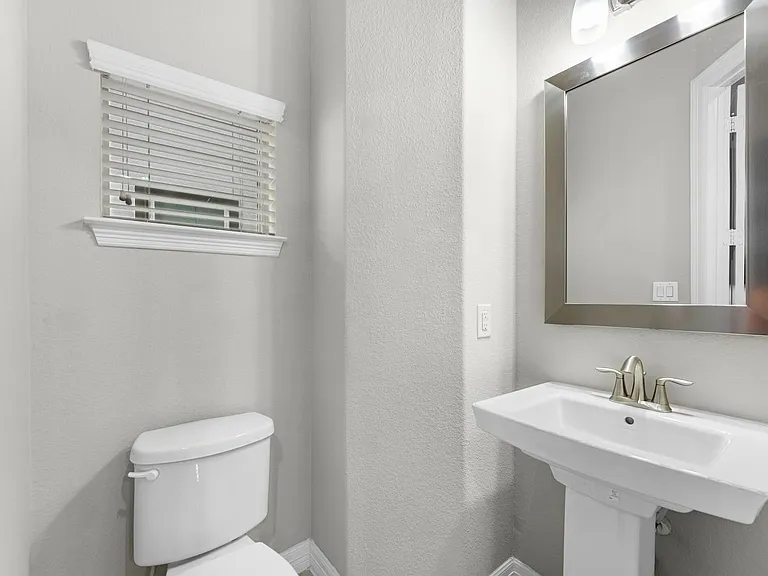 458 N Live Oak St — Photo 25