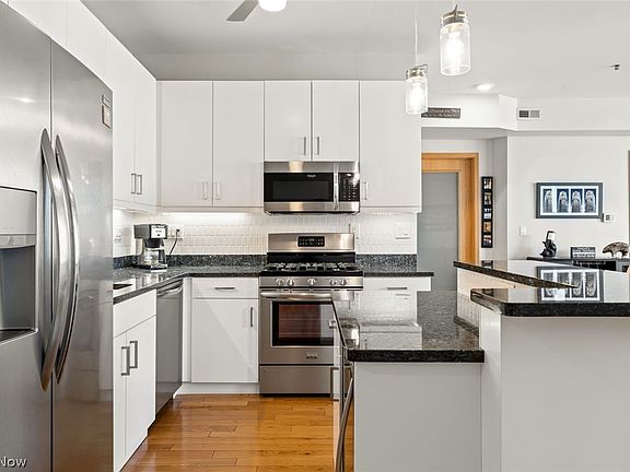 5th image of 701 W Lakeside Ave APT 803