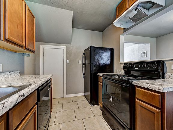 3rd image of 1921 NE 25th St APT 6
