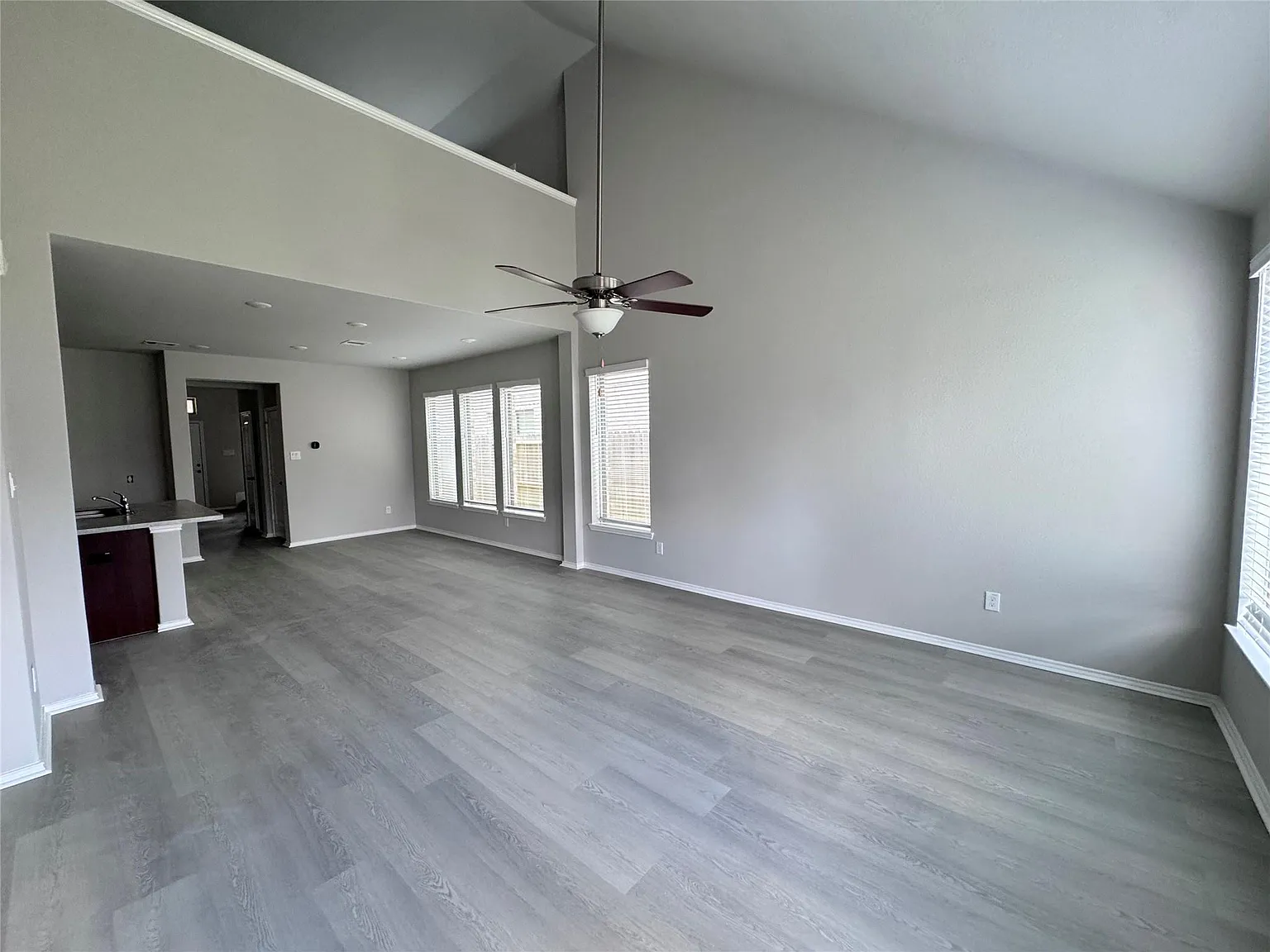 4 bed, 3.0 bath, 2122 sqft, $2,400 — Photo 3