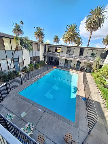 400 Occidental Photo 1