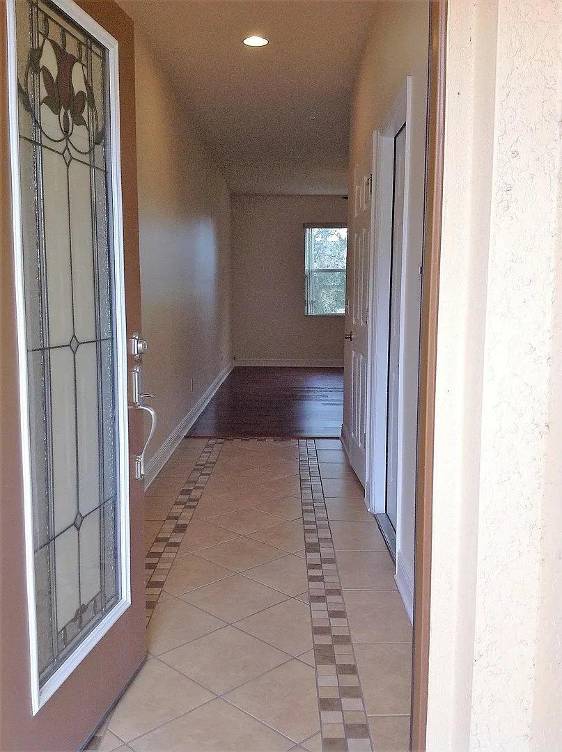 Amazingly Upgraded 3 bd / 2.5 ba Townhome ! — Photo 3