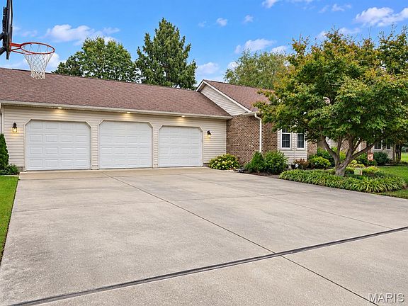 4th image of 111 Larkspur Ln