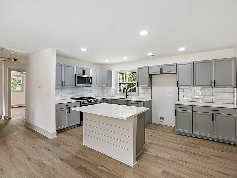 1411 Westway Dr — Photo 8