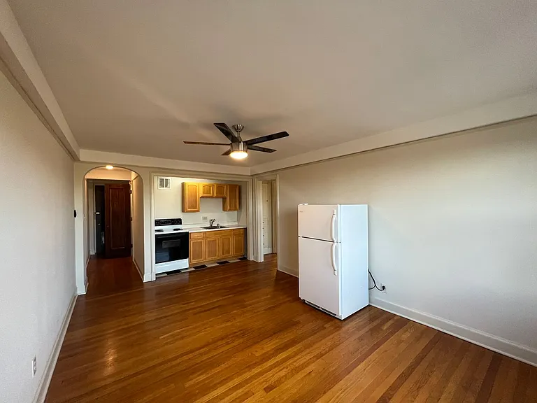 Mayflower Apartments — Photo 60