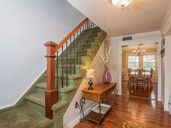 006-Foyer-2678419-medium