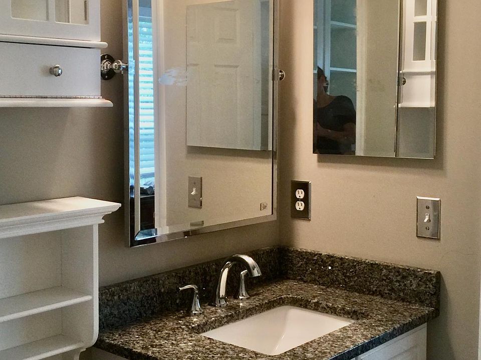 Jack & Jill bathroom with granite, tub, shower and lots of storage!