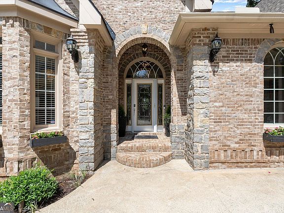4th image of 101 Bree Ln