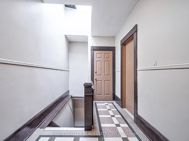 1074 Saint Clair Ave W #4 — Photo 11