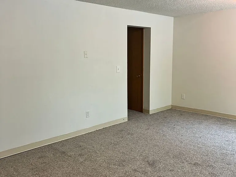 3 Bd Townhome — Photo 25